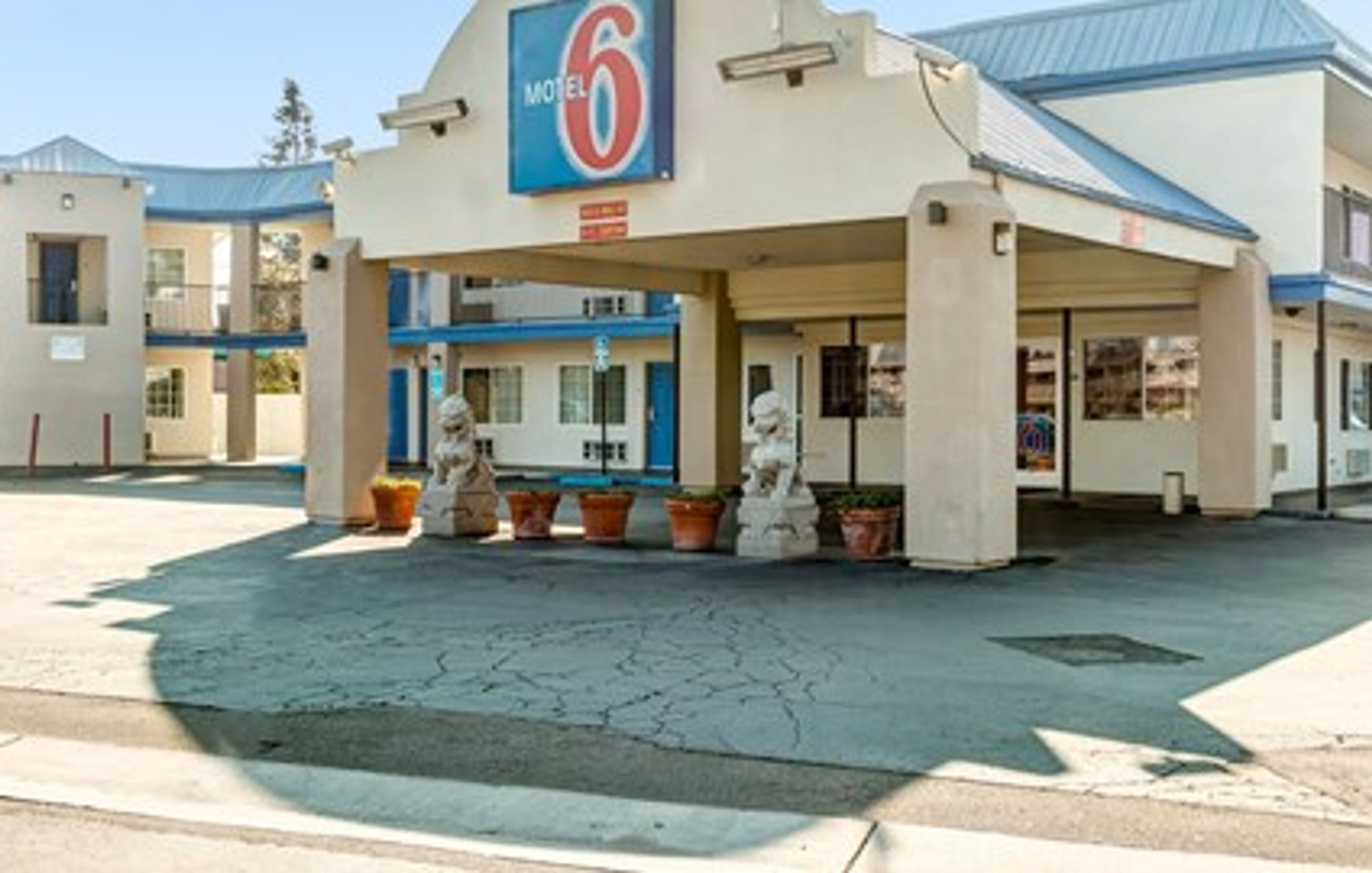 Motel 6 Visalia, CA