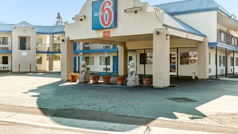 Motel 6 Visalia, CA