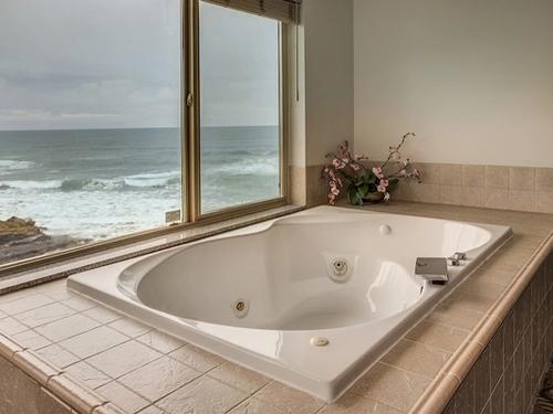 Photo of Adobe Resort, Yachats - Private Hot Tub