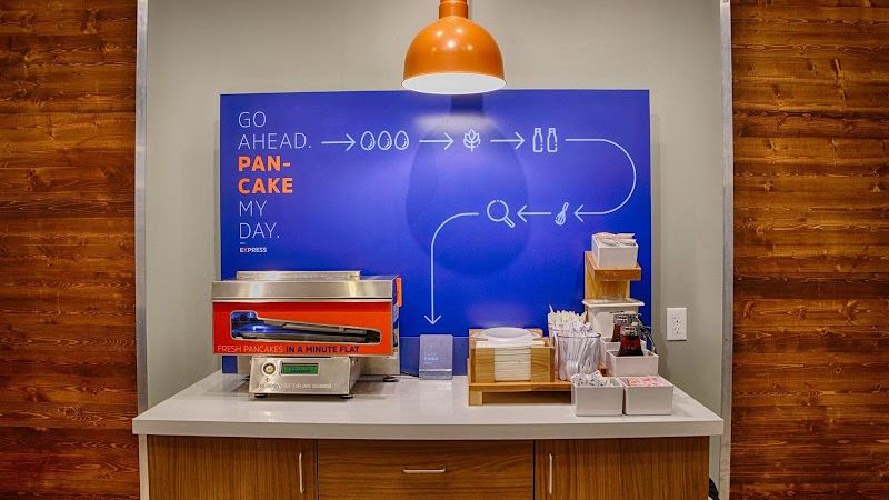 Photo of Holiday Inn Express & Suites Elk Grove Central - Hwy 99 by IHG