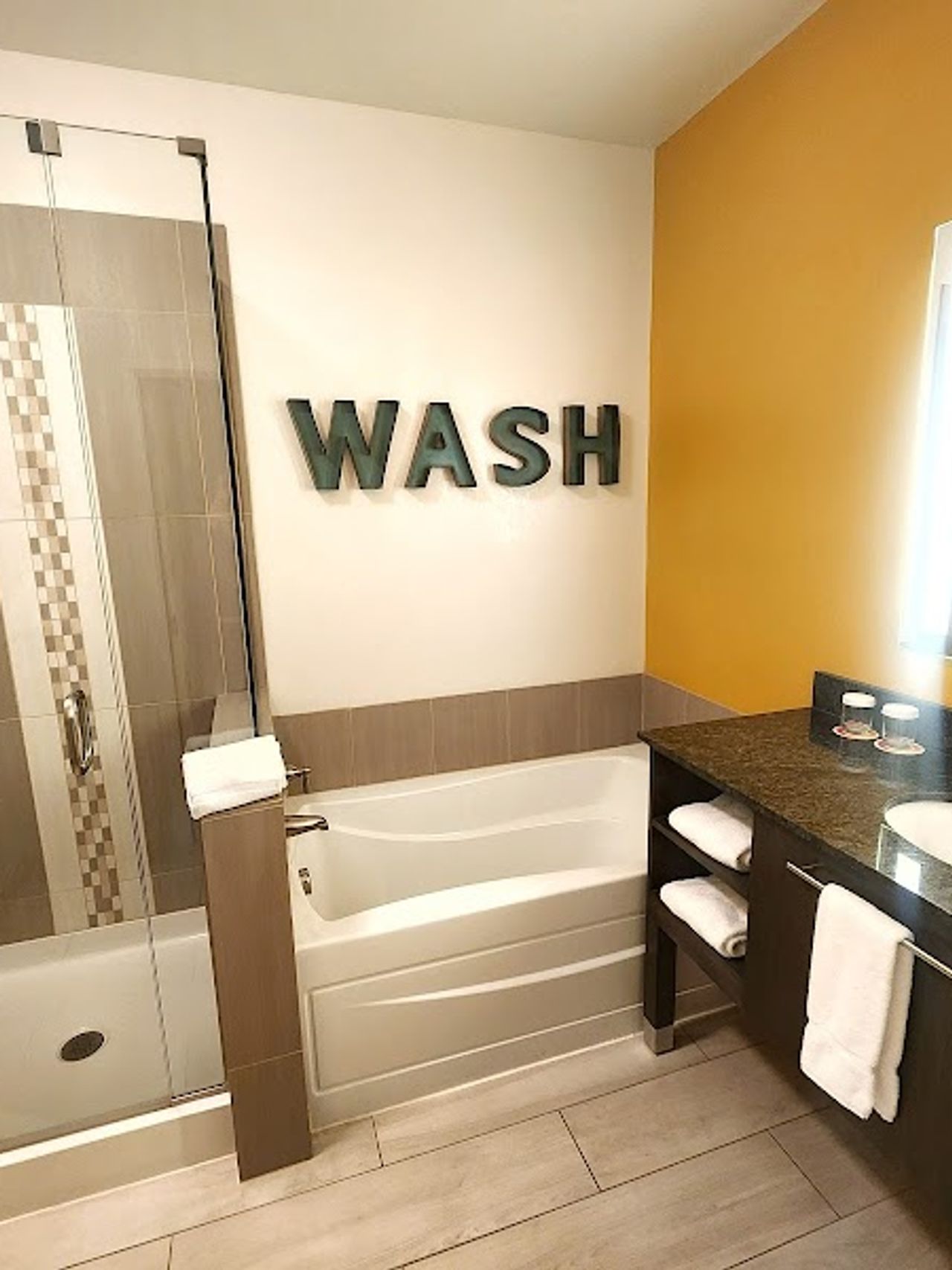 Photo of Oxford Suites Bellingham