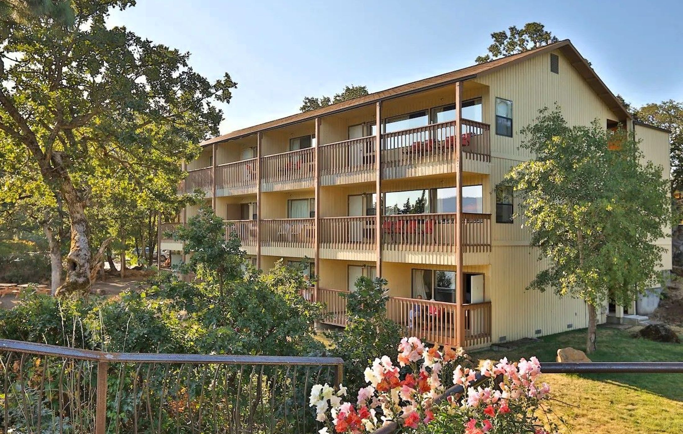 Westcliff Lodge Exterior