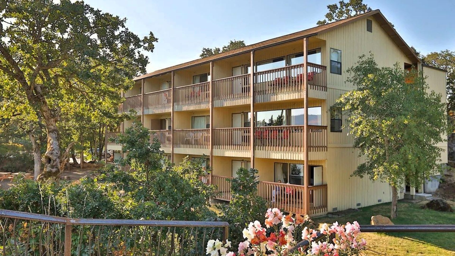 Westcliff Lodge Exterior