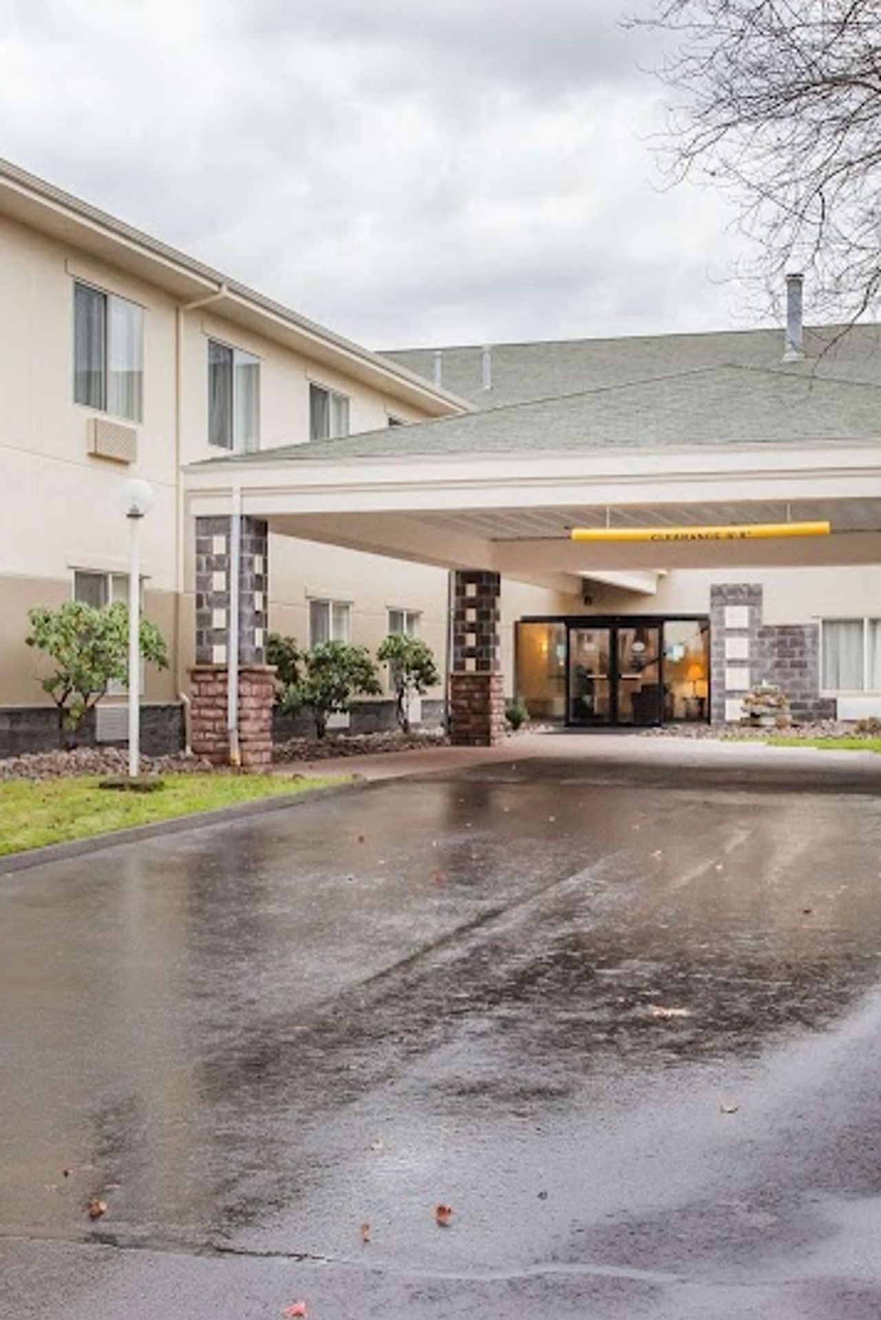 Photo of Comfort Suites Near Vancouver Mall