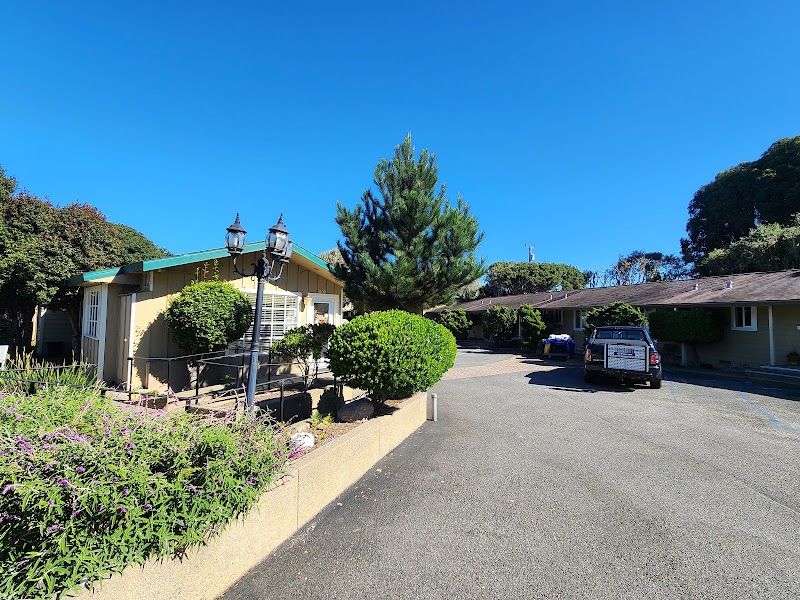 Photo of Sea Breeze Inn and Cottages - Free on-site parking