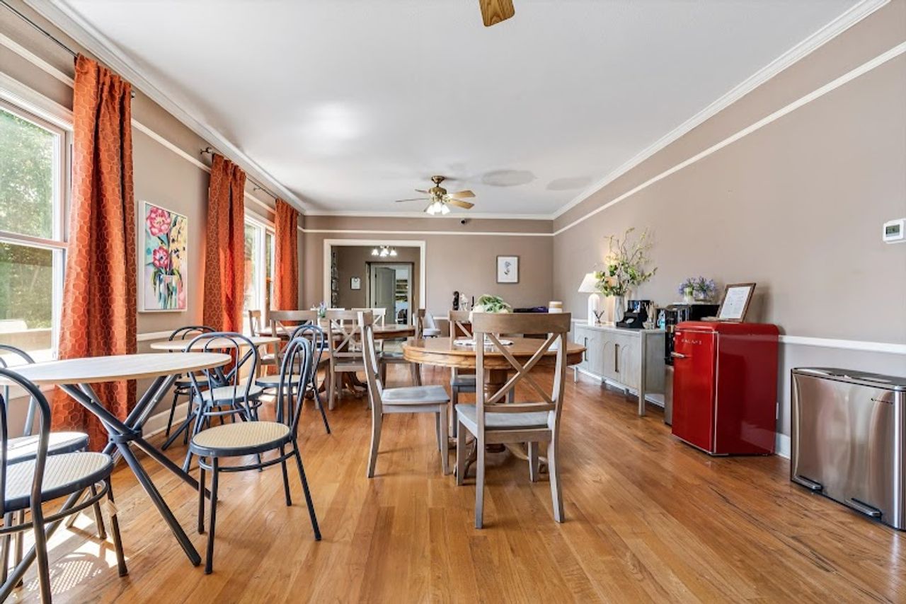 Photo of Cinnamon Bear Creekside Inn