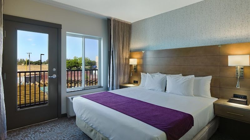 Photo of Oxford Suites Sonoma County - Rohnert Park