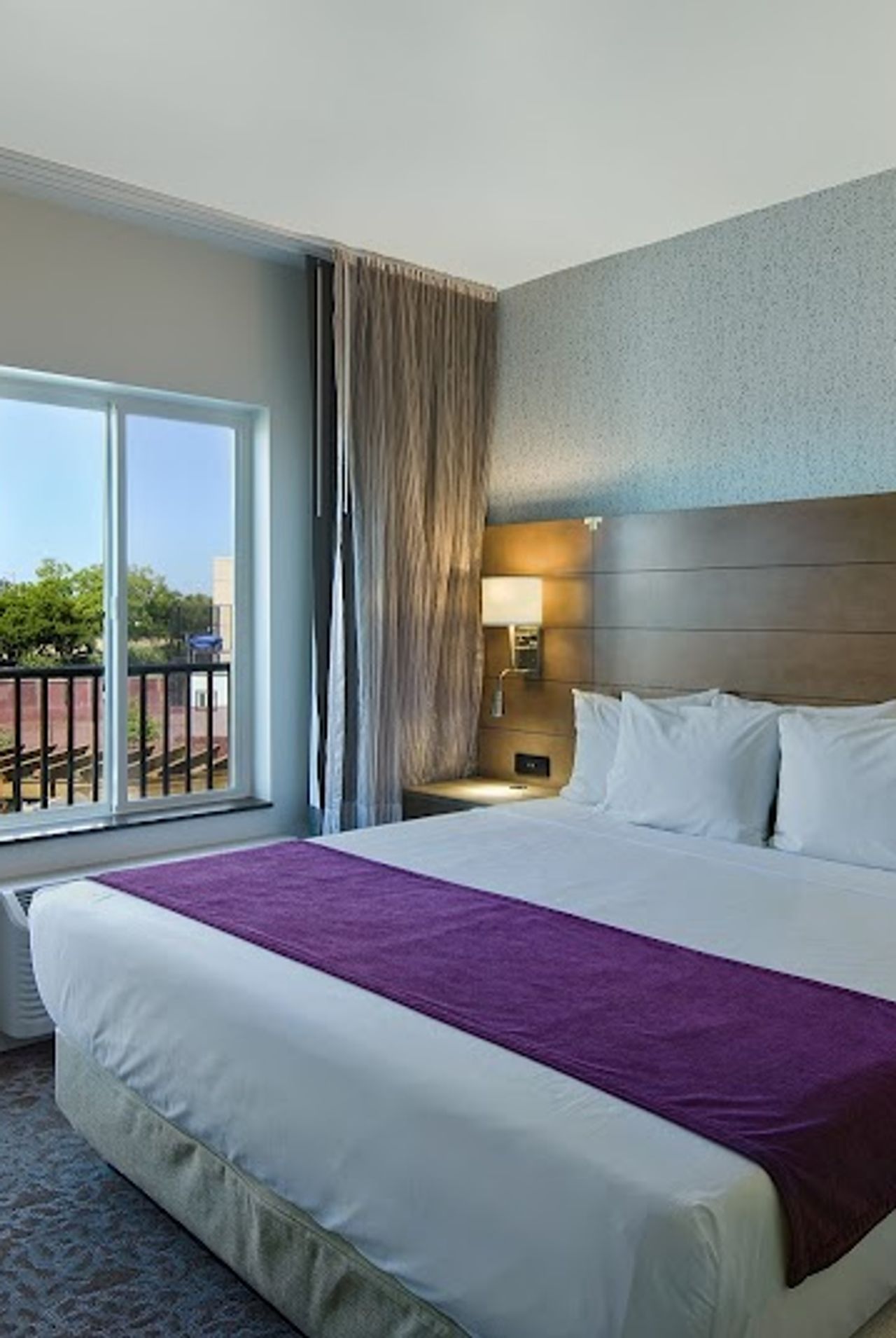 Photo of Oxford Suites Sonoma County - Rohnert Park