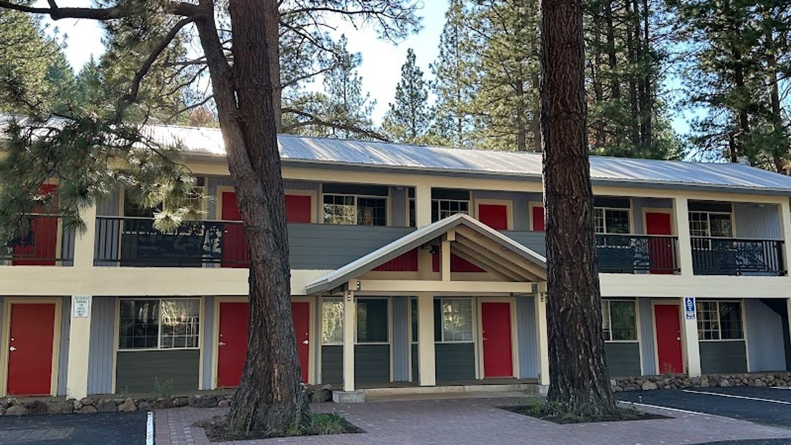 Crater Lake Gateway-Highway 140