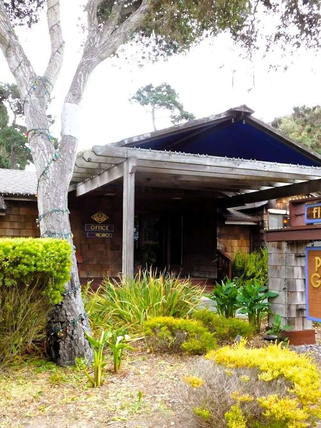 Pacific Gardens Inn - Exterior