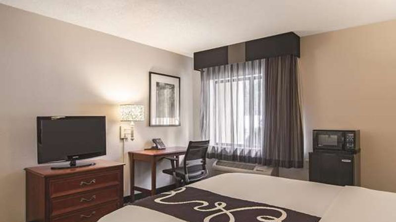 Photo of Howard Johnson by Wyndham Sacramento Downtown