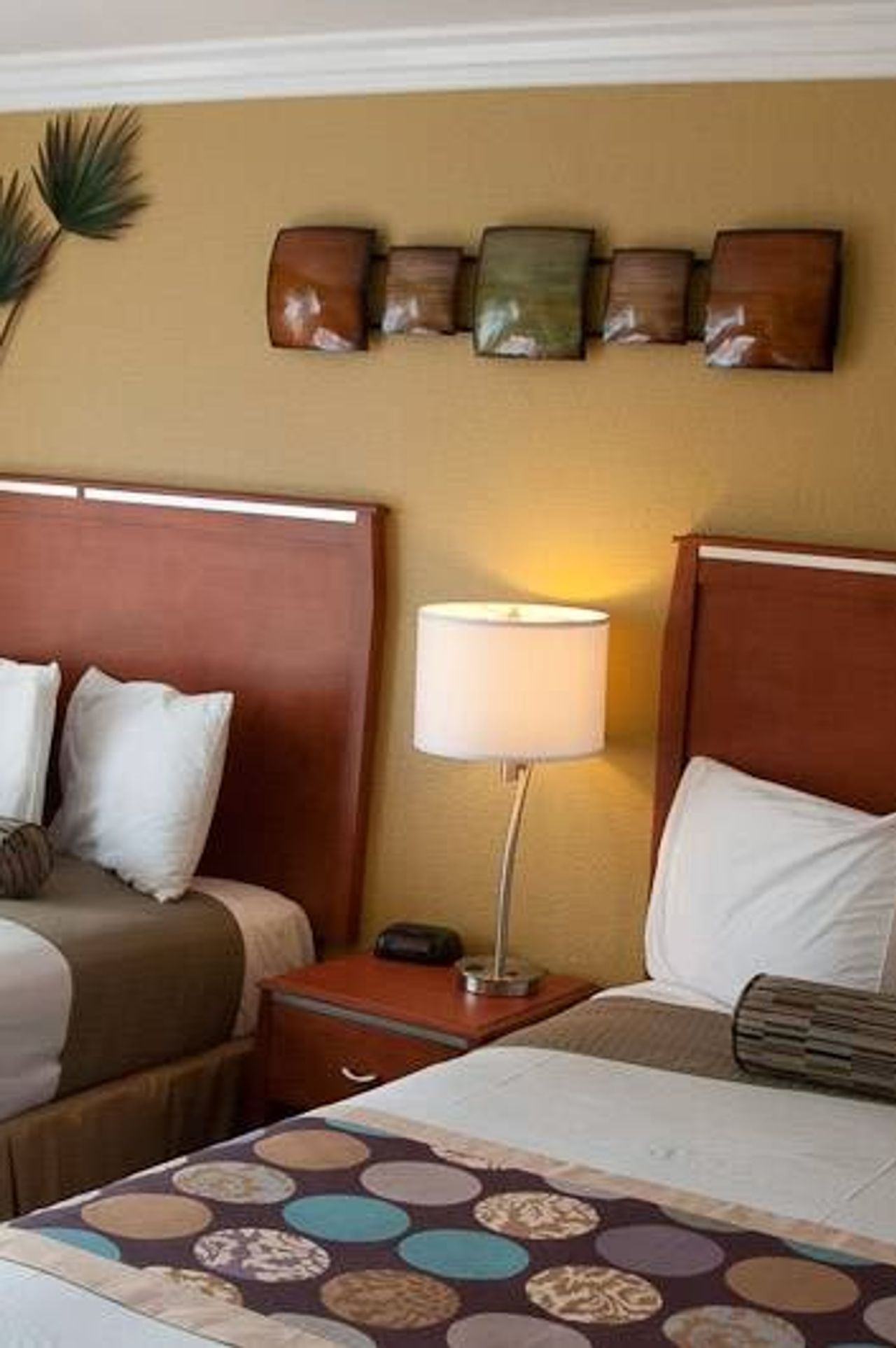 Photo of Deer Haven Inn - Room with 2 Queen Beds & Fireplace