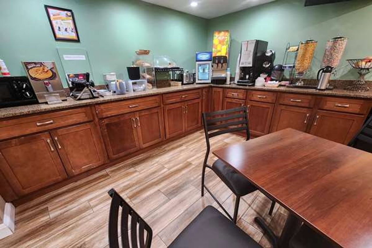 Photo of Baymont by Wyndham Manteca