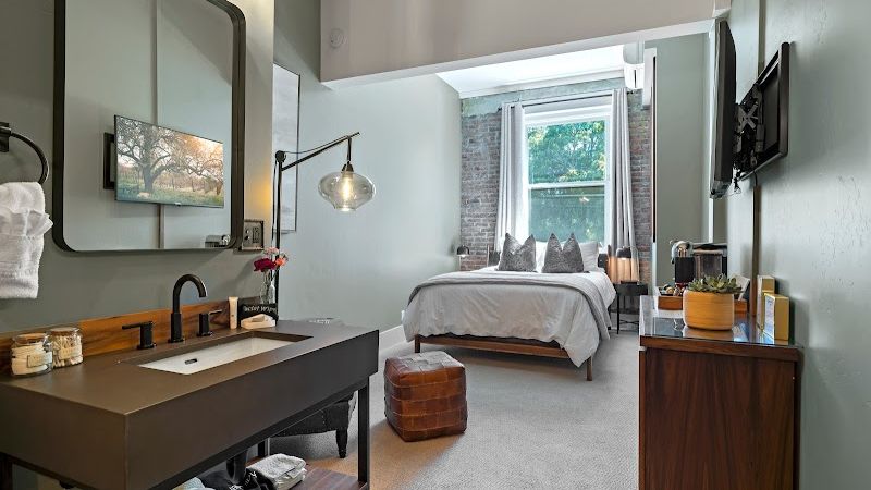Photo of Jacksonville Inn - Queen Guest Room