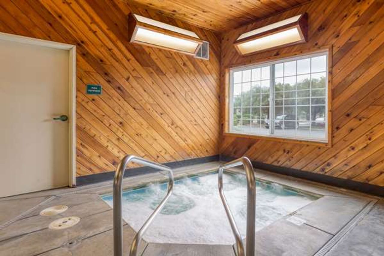 Photo of La Quinta Inn & Suites by Wyndham Visalia/Sequoia Gateway