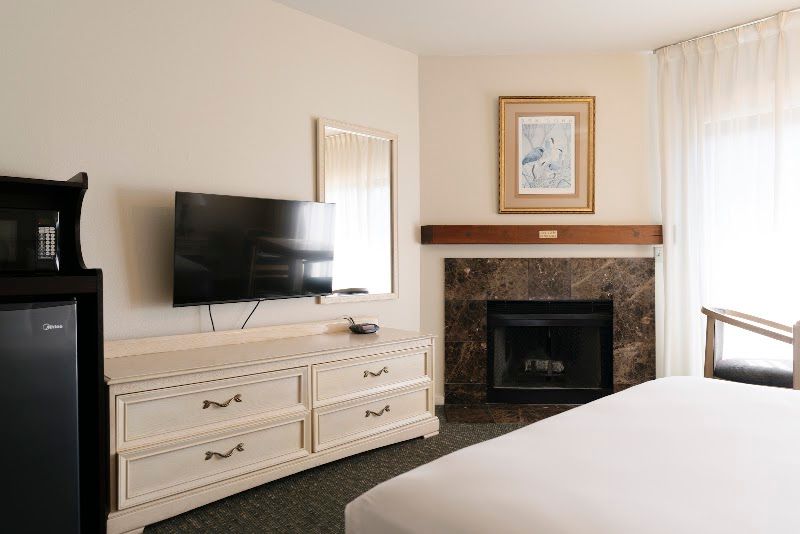Photo of Monarch Resort - King with Fireplace, Flat TV, Refrigerator, Microwave