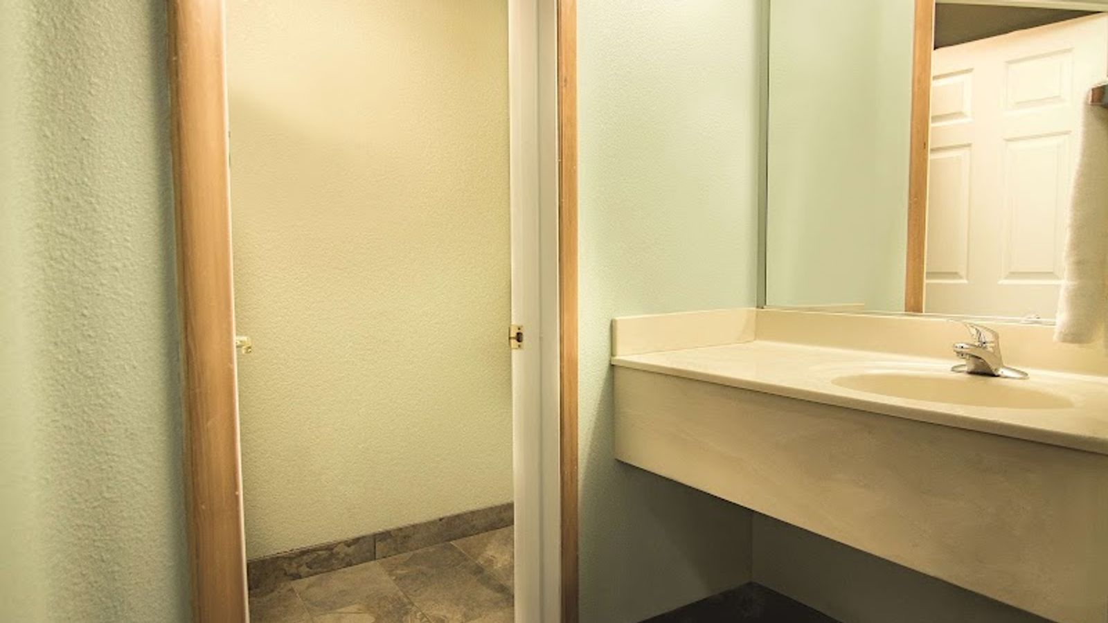 Photo of La Quinta Inn & Suites by Wyndham Newport