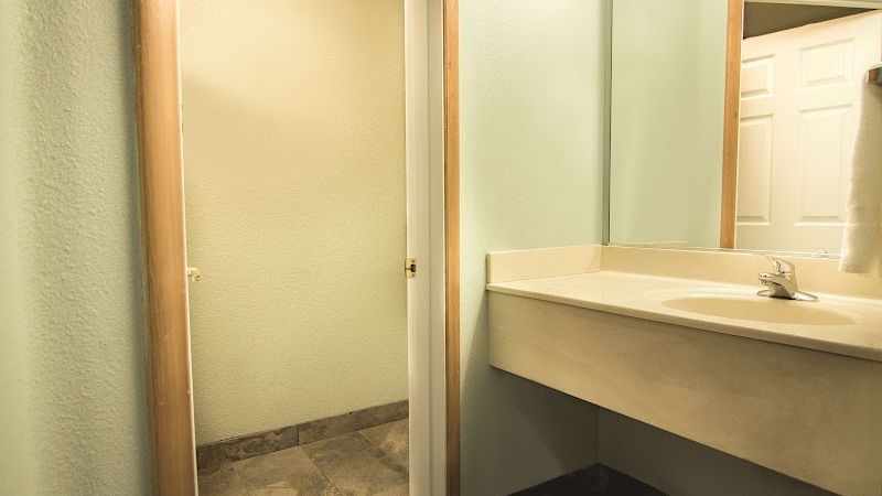 Photo of La Quinta Inn & Suites by Wyndham Newport