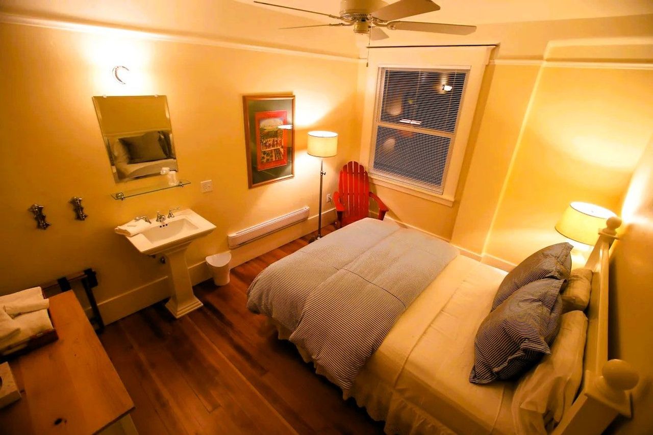 Calistoga Inn Restaurant & Brewery | Calistoga, CA - Room