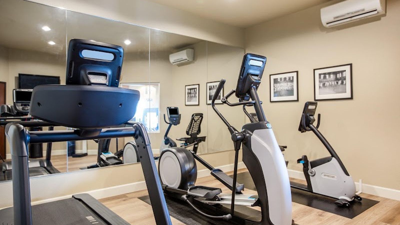 Photo of Holiday Inn Express & Suites Astoria, an IHG Hotel