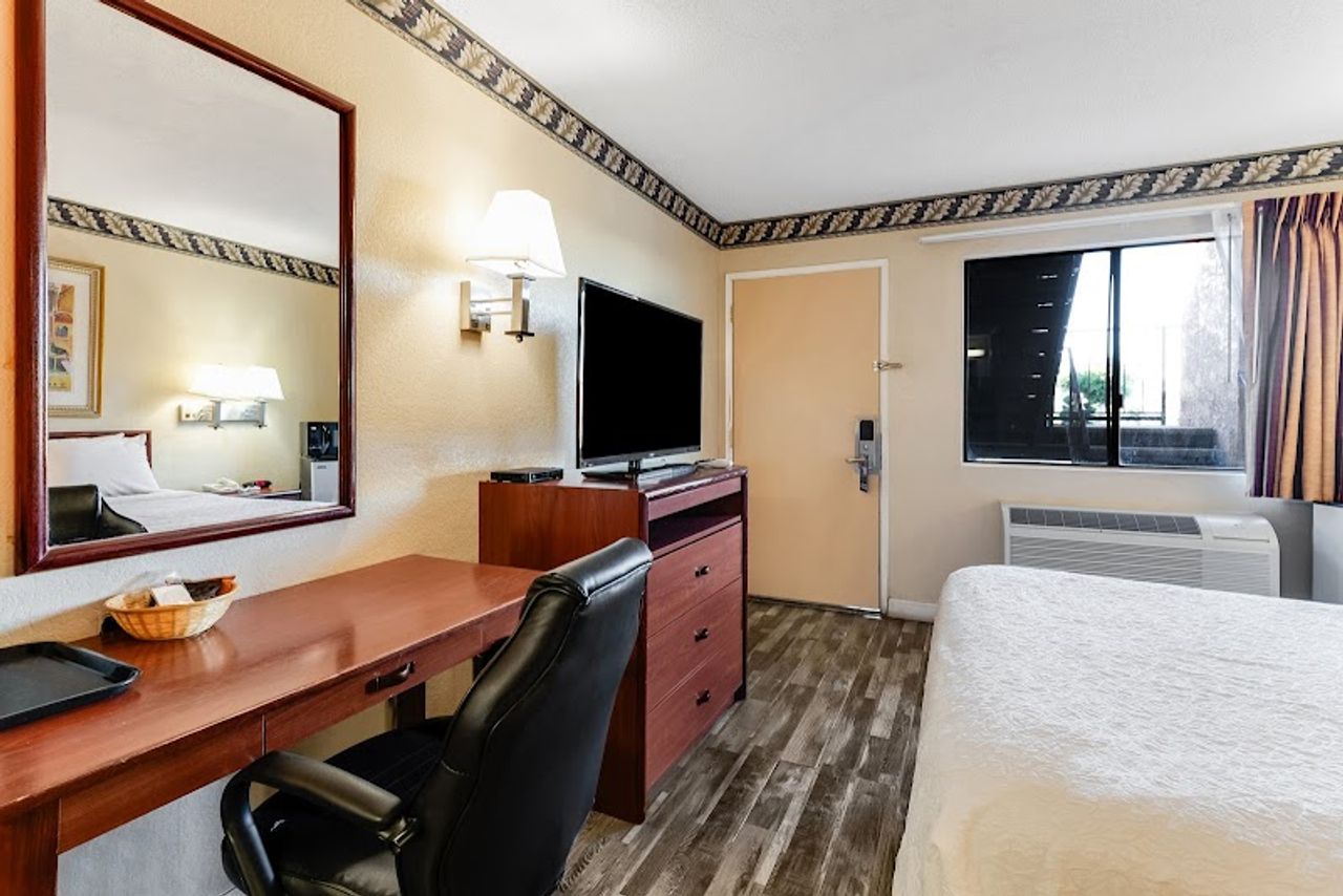 Photo of Knights Inn Madera