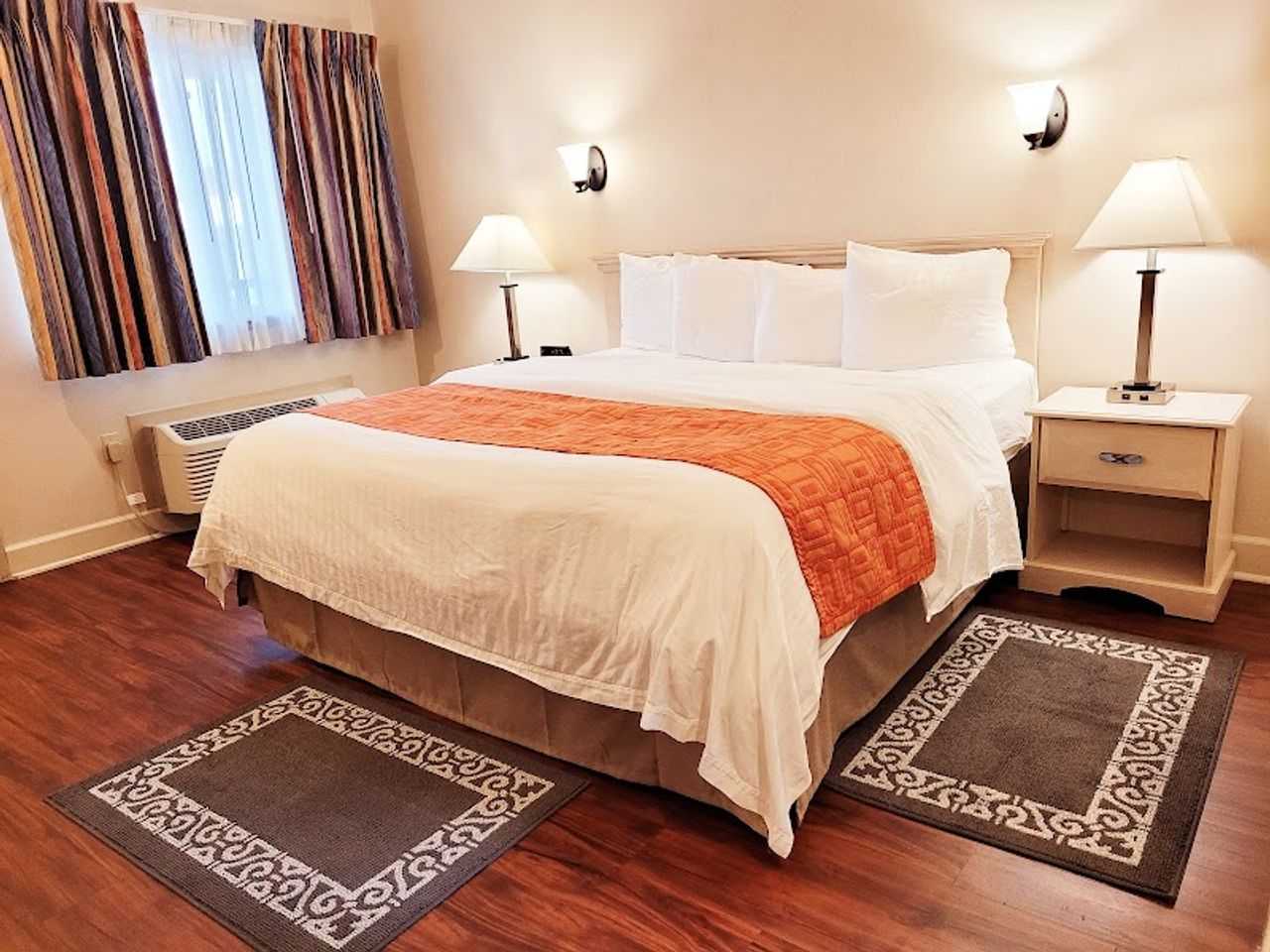 Photo of Monarch Valley Inn Marina at Monterey Bay - Room, King Bed