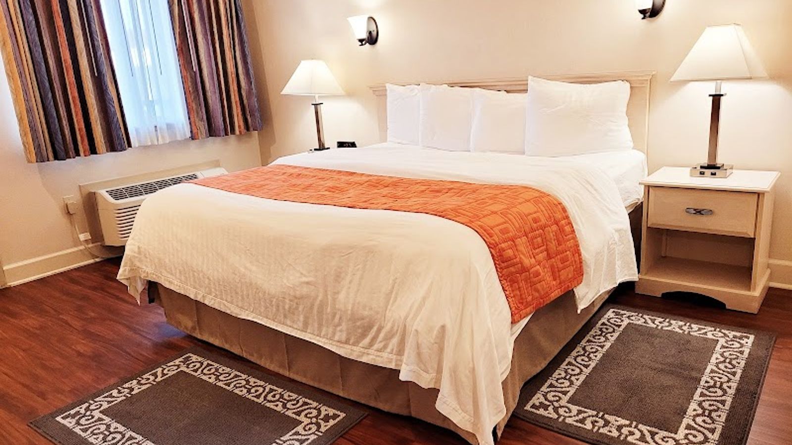 Photo of Monarch Valley Inn Marina at Monterey Bay - Room, King Bed