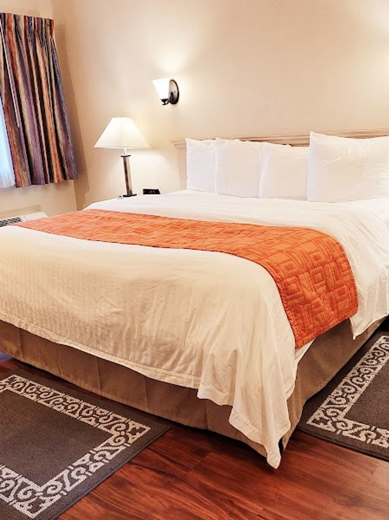 Photo of Monarch Valley Inn Marina at Monterey Bay - Room, King Bed