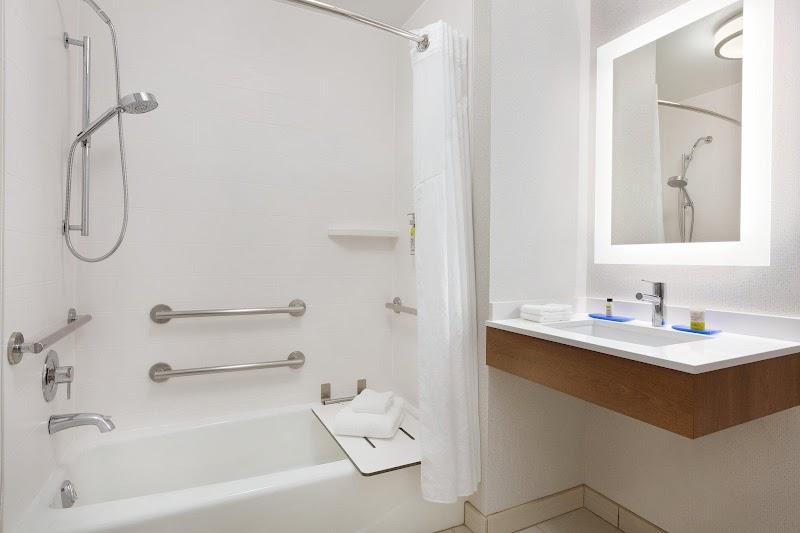 Photo of Holiday Inn Express & Suites Merced - Yosemite Natl Park Area by IHG