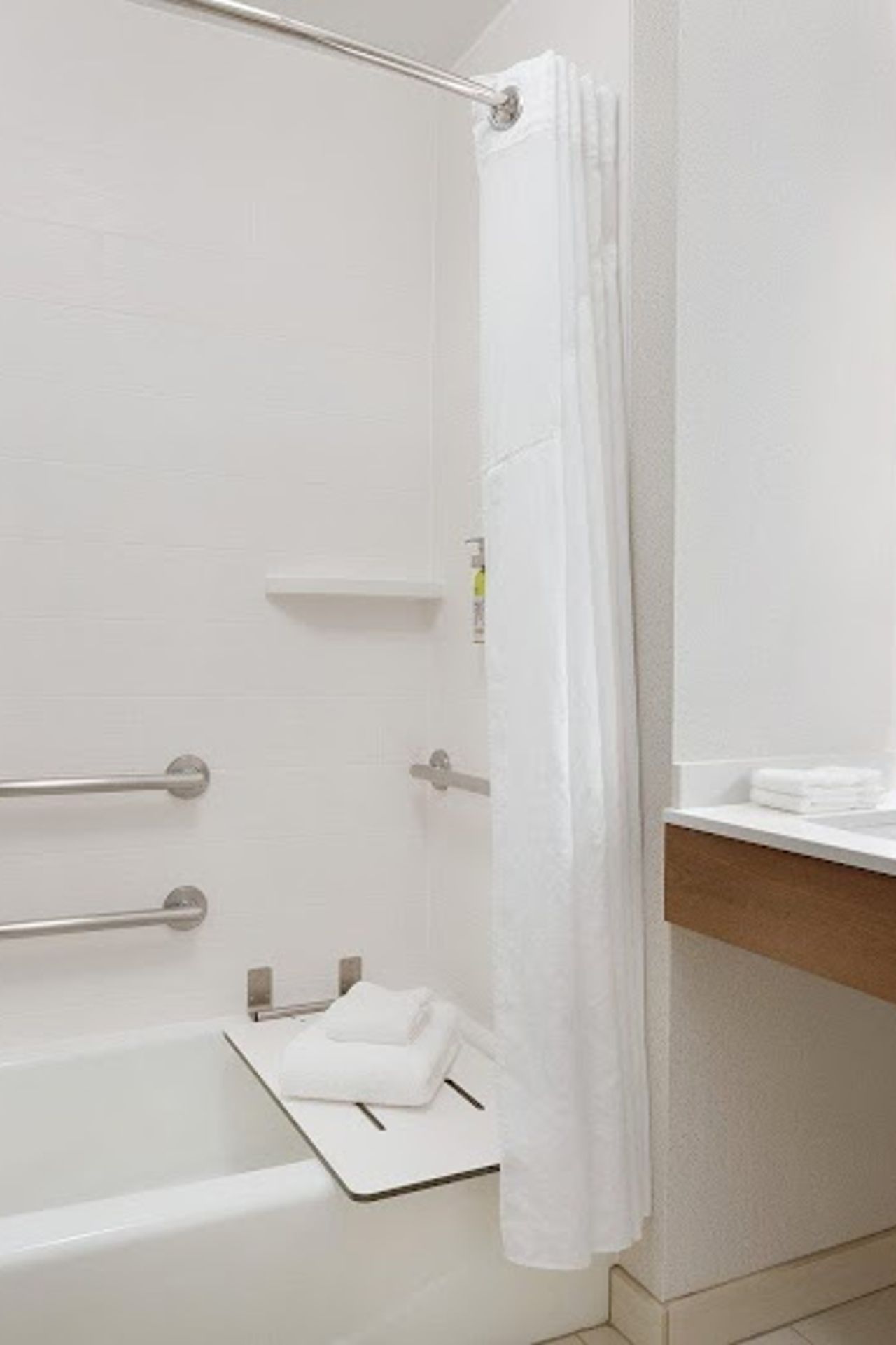 Photo of Holiday Inn Express & Suites Merced - Yosemite Natl Park Area by IHG