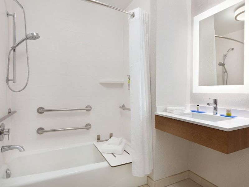 Photo of Holiday Inn Express & Suites Merced - Yosemite Natl Park Area by IHG