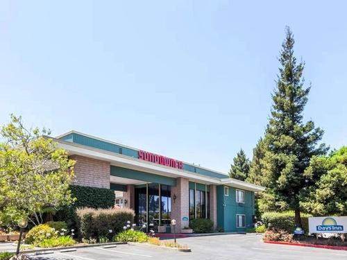 Days Inn & Suites by Wyndham Sunnyvale