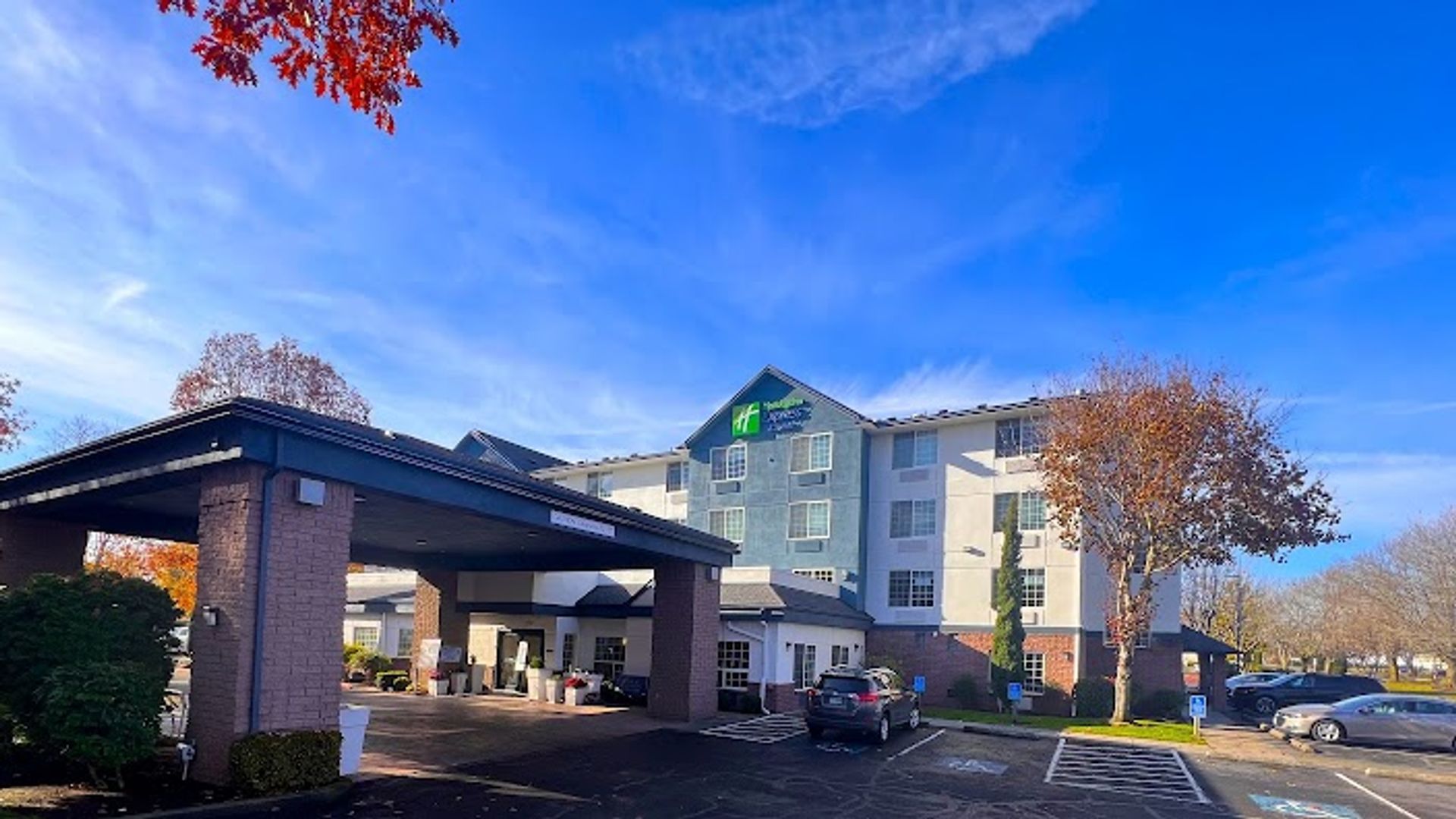 Holiday Inn Express & Suites Portland-Jantzen Beach, an IHG Hotel