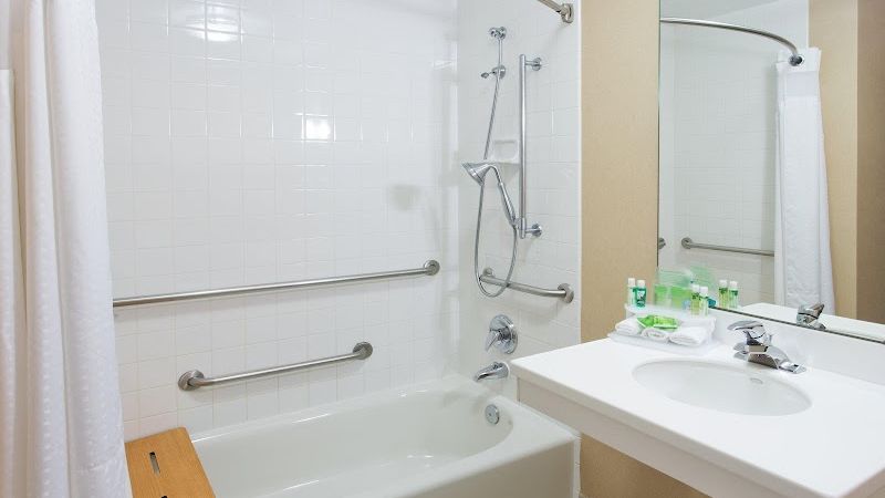 Photo of Holiday Inn Express & Suites Portland-NW Downtown, an IHG Hotel