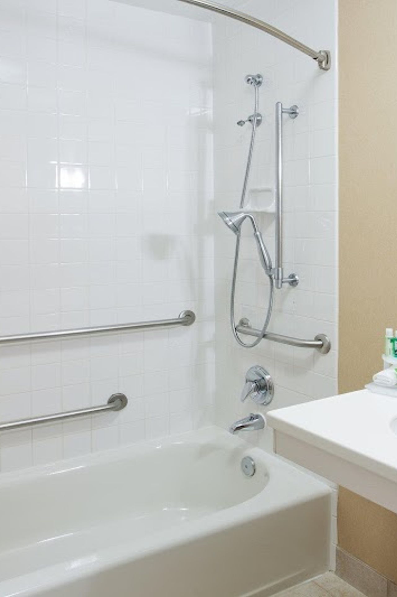 Photo of Holiday Inn Express & Suites Portland-NW Downtown, an IHG Hotel