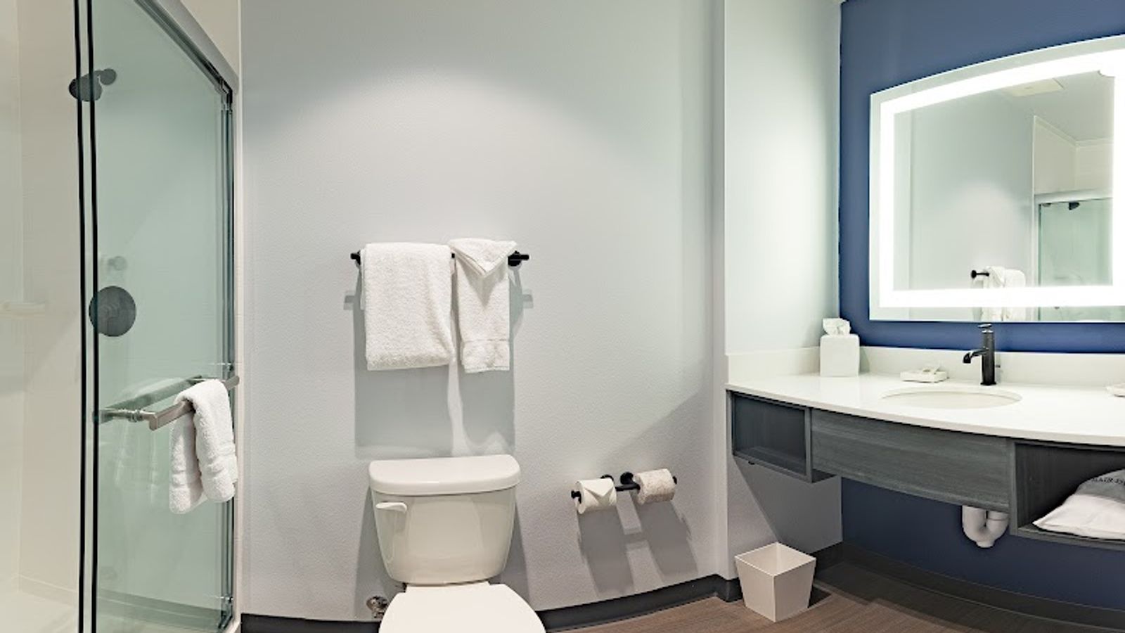 Photo of Hayward Inn - Bathroom, Walk-in Shower