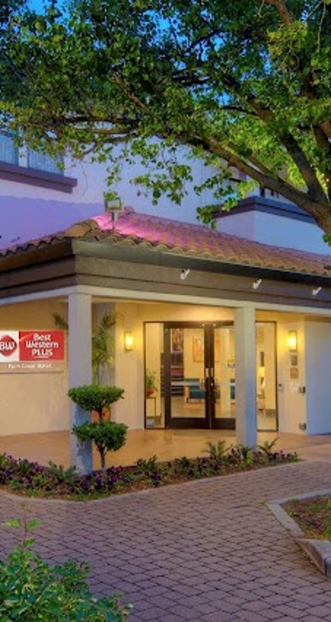 Photo of Best Western Plus Palm Court Hotel