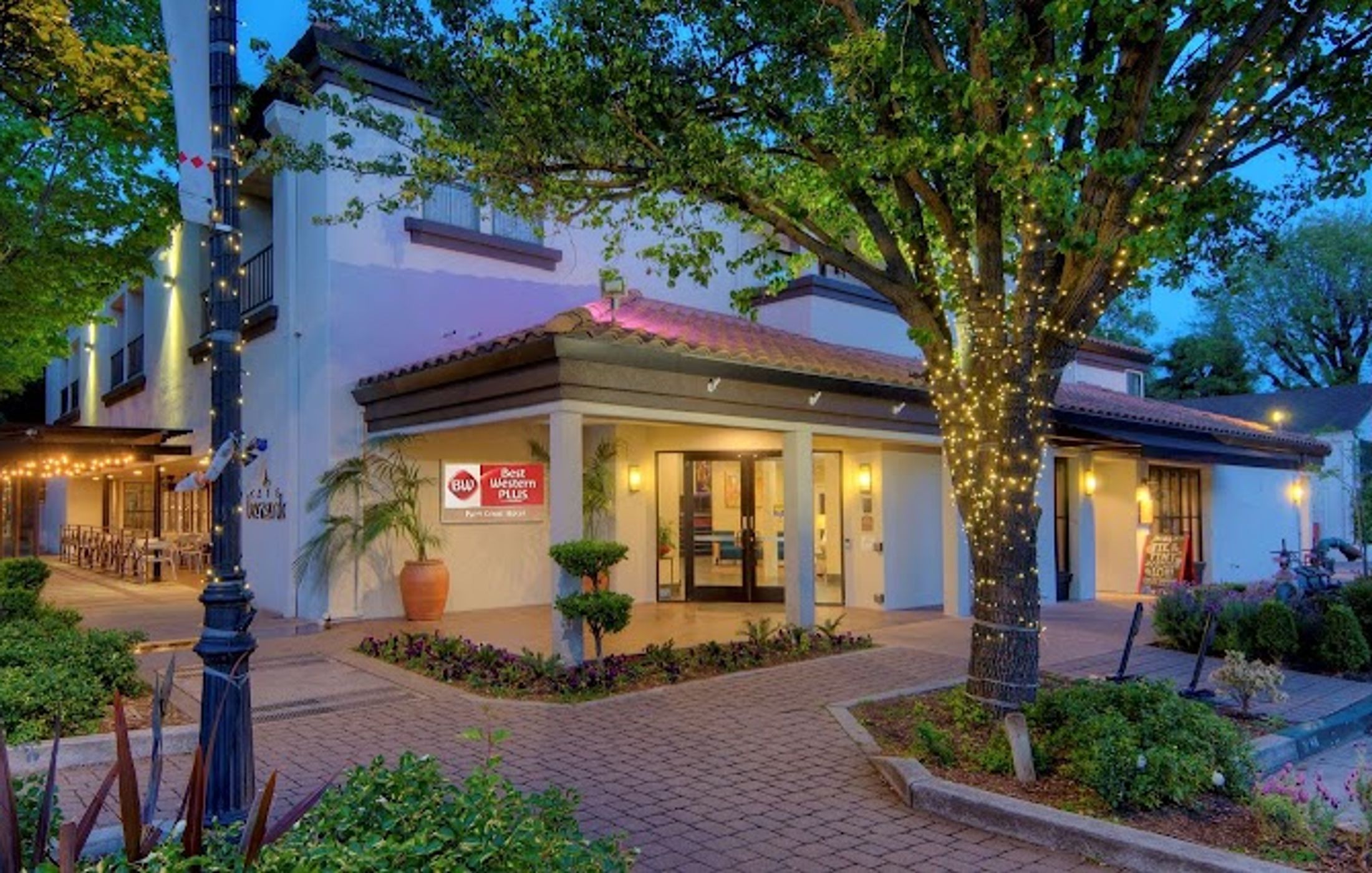 Best Western Plus Palm Court Hotel