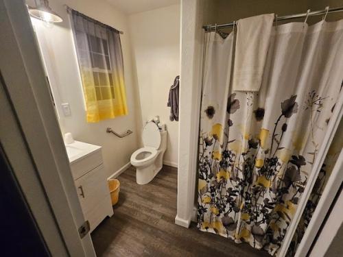 Photo of Photo of Pacific City Inn - Bathroom