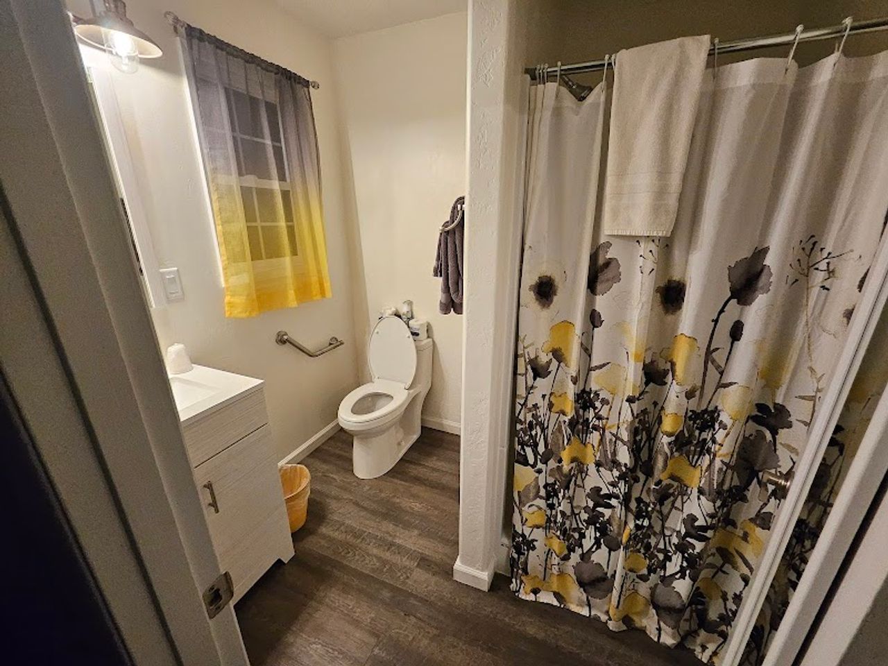 Photo of Photo of Pacific City Inn - Bathroom