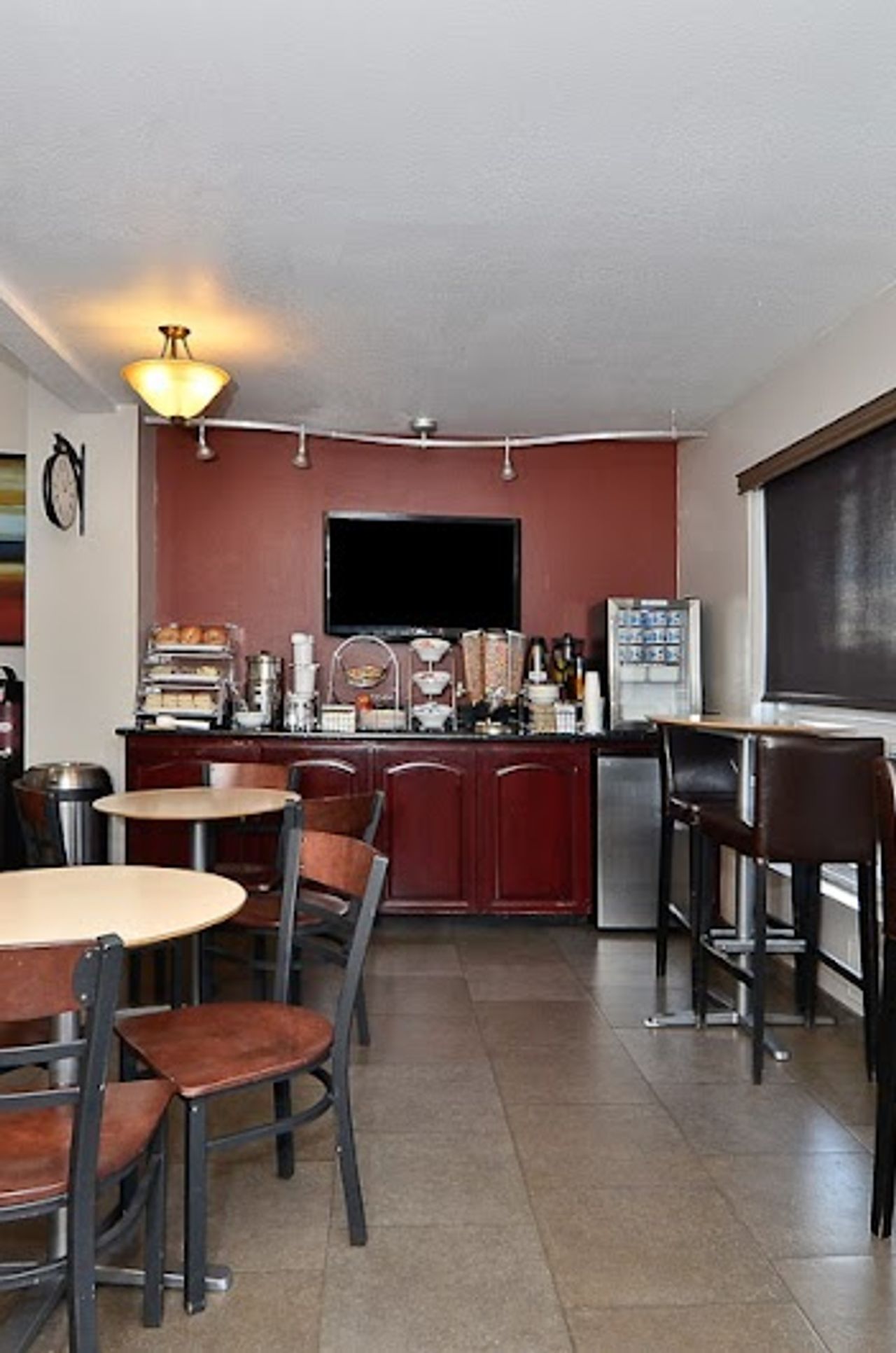 Photo of Clackamas Inn & Suites