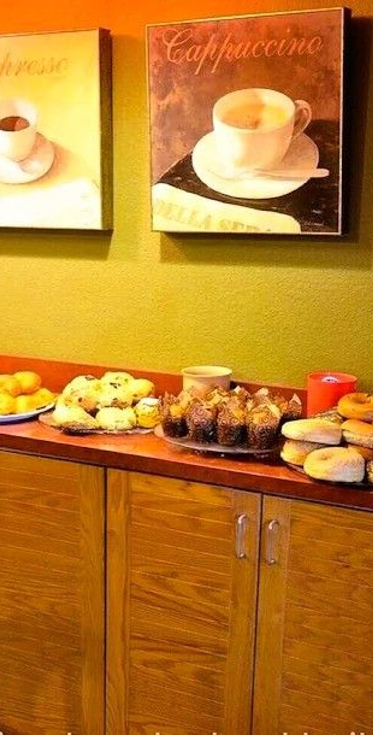 Pacific Gardens Inn - Complimentary continental breakfast