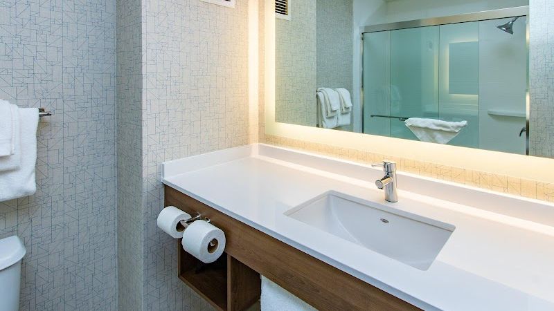 Photo of Holiday Inn Express & Suites Roseville - Galleria Area, an IHG Hotel