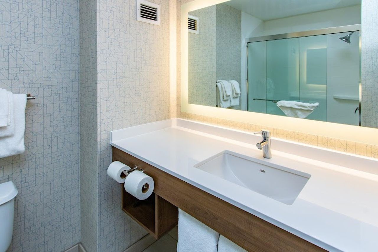 Photo of Holiday Inn Express & Suites Roseville - Galleria Area, an IHG Hotel