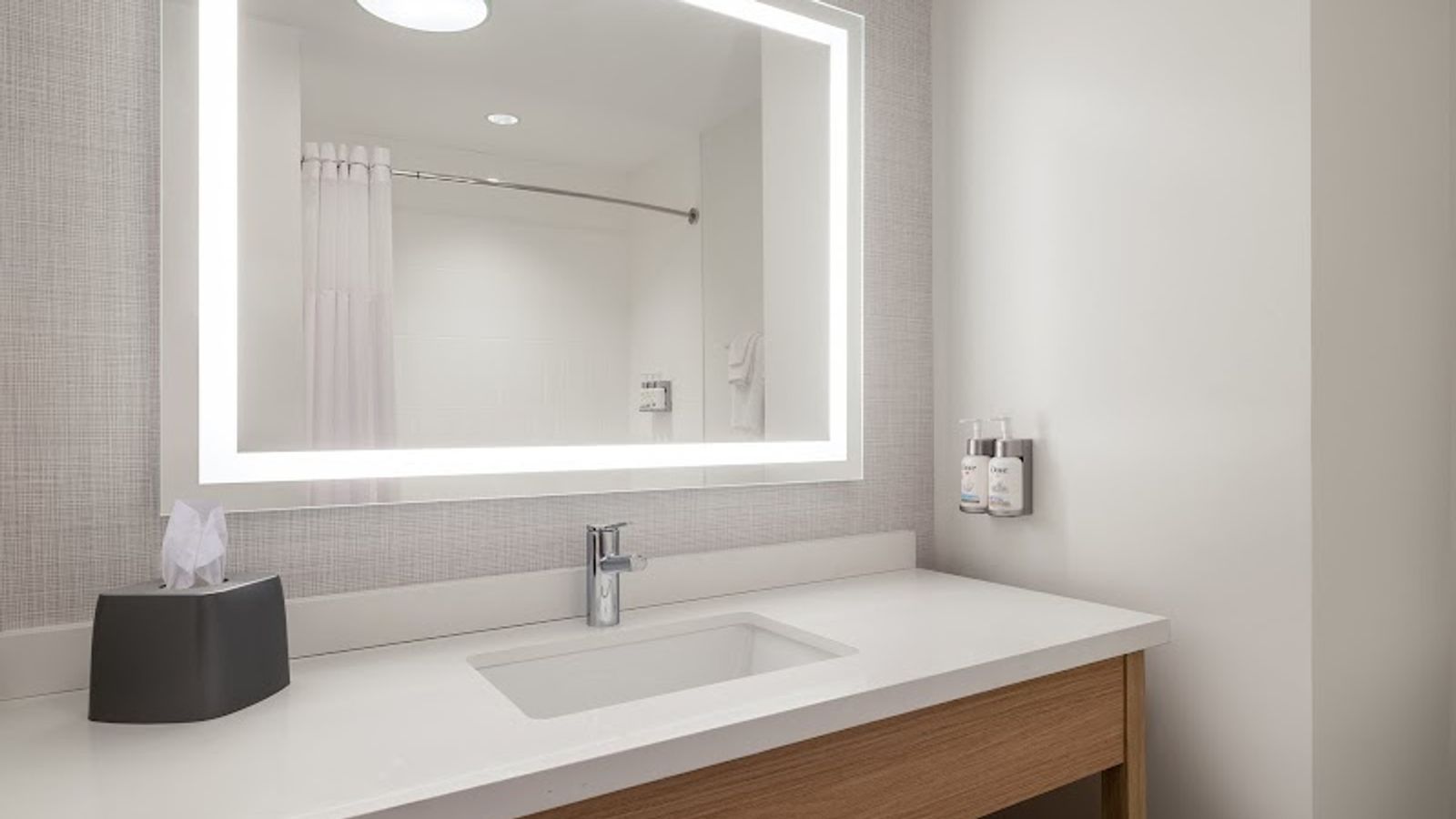 Photo of Garner Hotel Liberty Lake by IHG - Bathroom
