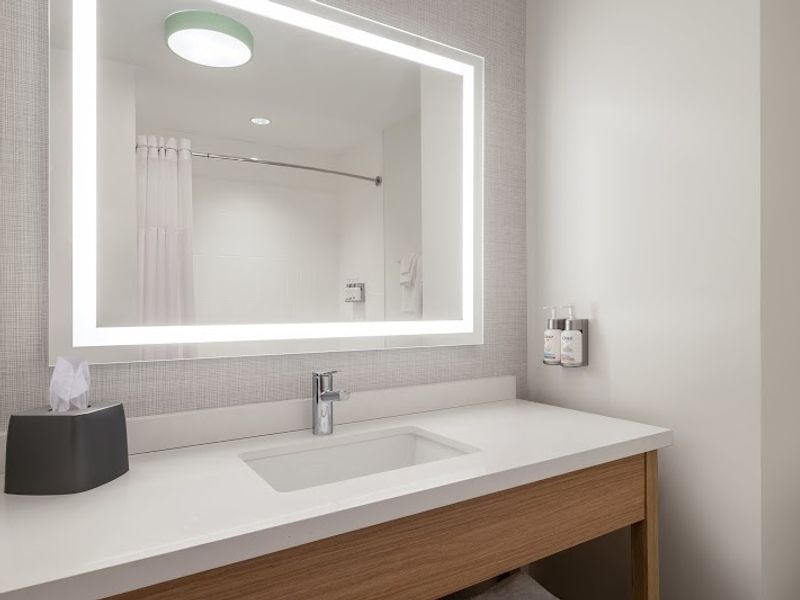 Photo of Garner Hotel Liberty Lake by IHG - Bathroom
