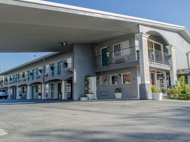 Photo of Continental Inn