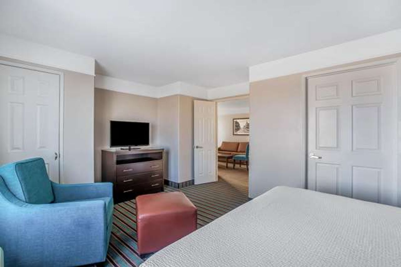 Photo of La Quinta Inn & Suites by Wyndham Bakersfield North