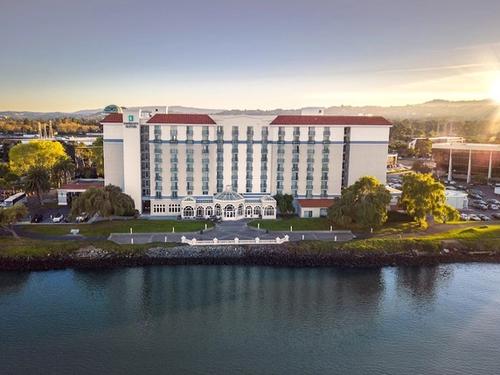 Embassy Suites by Hilton San Francisco Airport Waterfront