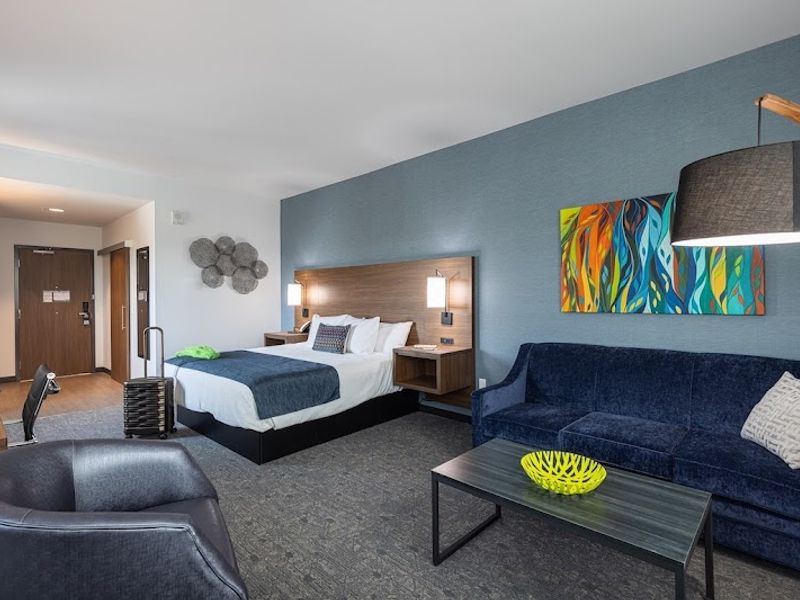 Photo of Hayward Inn - Room, King Bed, Living Area, Work Desk